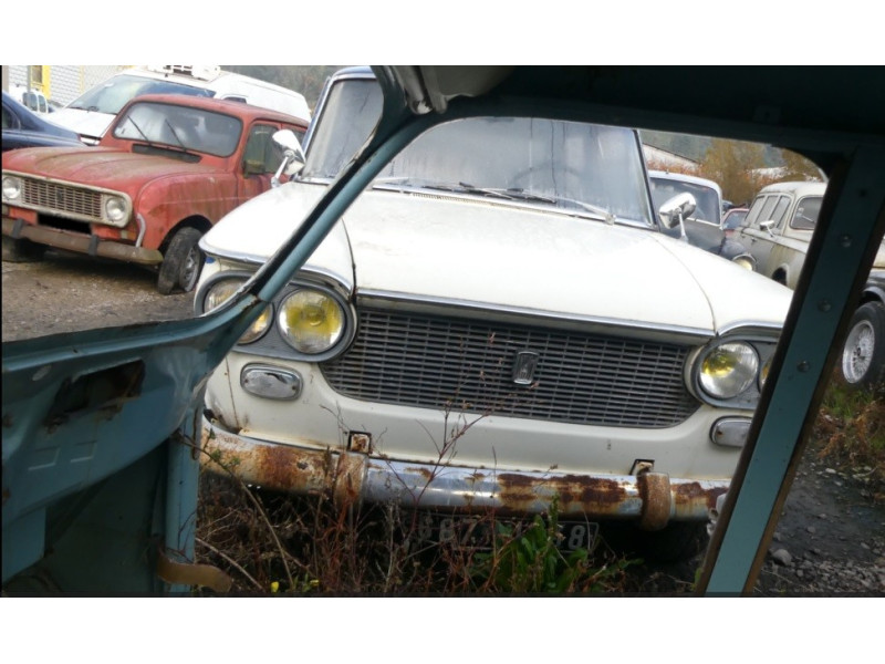 FIAT 1500 POUR PIECES DETACHEES.