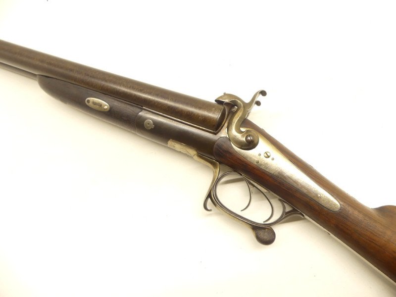 FUSIL DE CHASSE JUXTAPOSE A BROCHE. FUSIL DE CHASSE JUXTAPOSE A BROCHE.