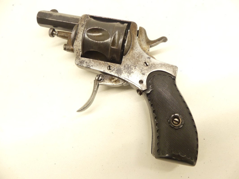 REVOLVER TYPE BRITISH BULLDOG. REVOLVER TYPE BRITISH BULLDOG.