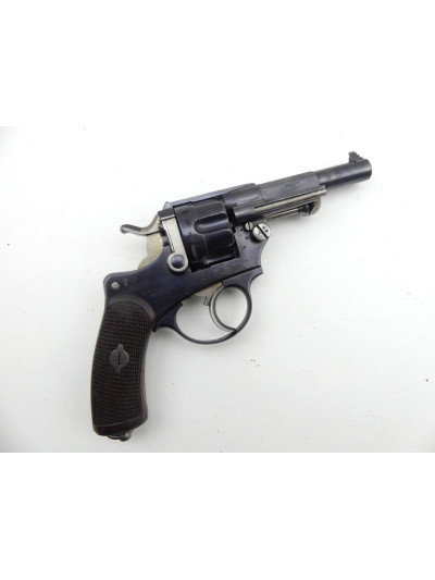 REVOLVER REGLEMENTAIRE...