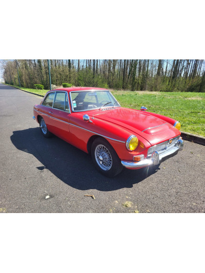 MG B GT de 1967 en très bon...
