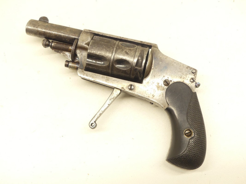 REVOLVER VELODOG HAMMERLESS.