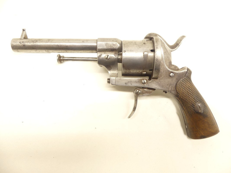 REVOLVER A BROCHE CALIBRE 9mm. REVOLVER A BROCHE CALIBRE 9mm.