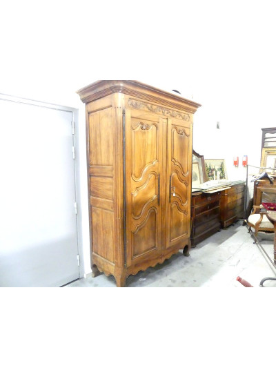 ARMOIRE ANCIENNE.