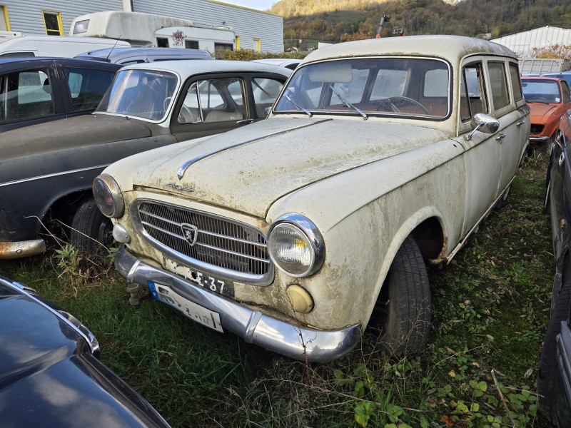 PEUGEOT 403 DIESEL DE 1962 POUR PIECES DETACHEES