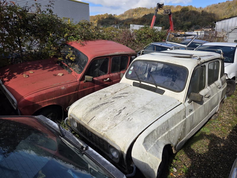 LOT DE 2 RENAULT 4L POUR PIECES DETACHEES