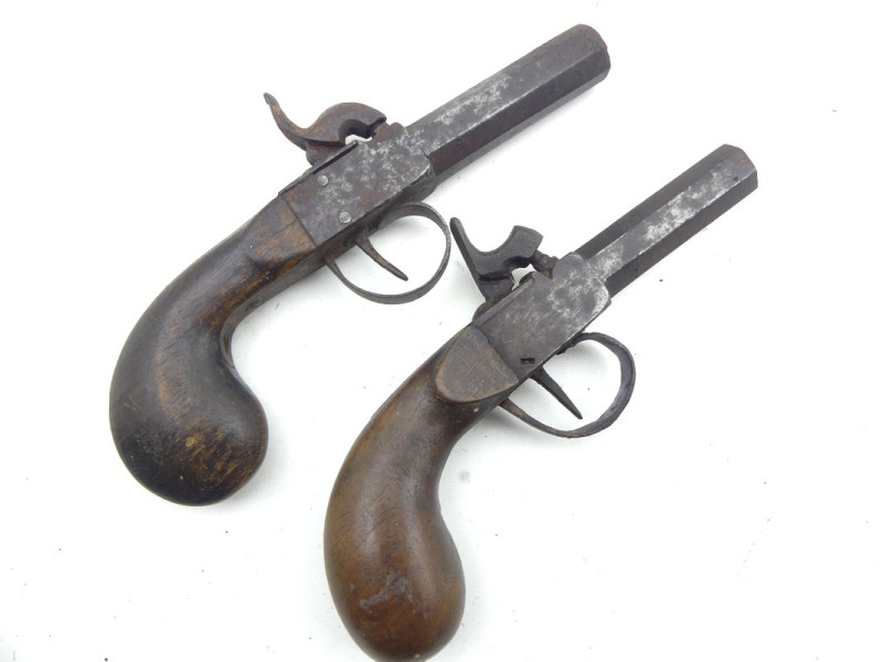 DEUX PISTOLETS COUP DE POING XIXe.