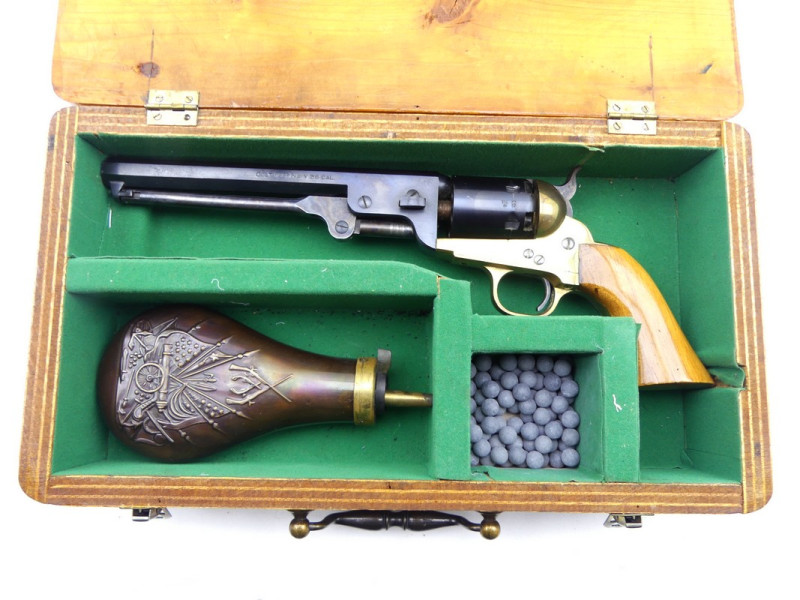 REPLIQUE REVOLVER PIETTA REB COLT NAVY 1851 EN COFFRET.
