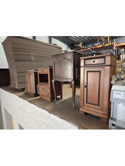 QUATTRE PETITS MEUBLES DE...