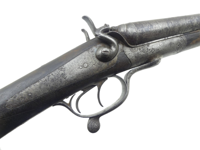 FUSIL DE CHASSE JUXTAPOSE A CHIENS.