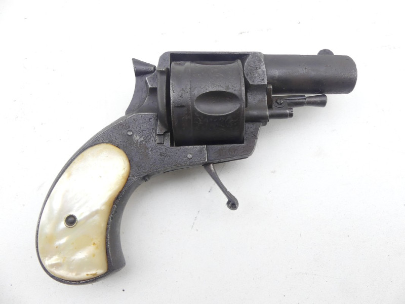REVOLVER DE POCHE BRITISH BULLDOG CALIBRE 450.