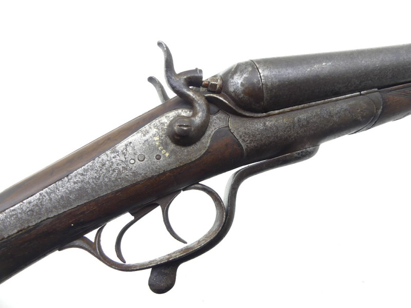 FUSIL DE CHASSE JUXTAPOSE A CHIENS.