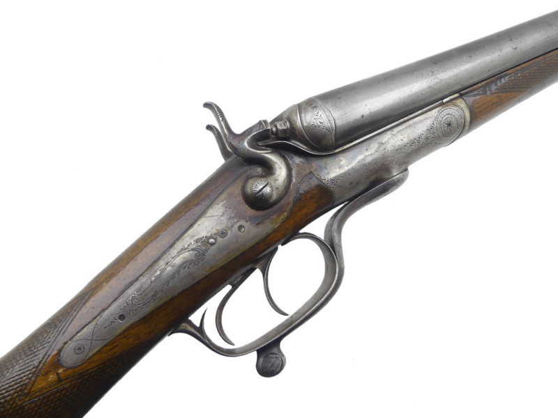 FUSIL DE CHASSE JUXTAPOSE A CHIENS.