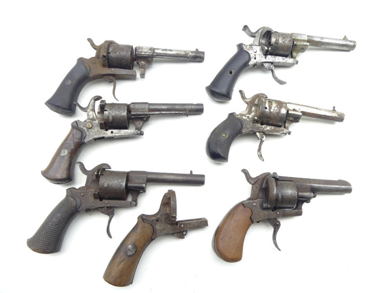 LOT DE 7 REVOLVERS DE POCHE A BROCHE A RESTAURER.