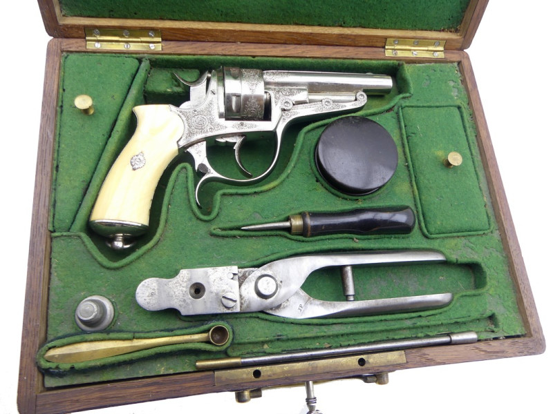 COFFRET REVOLVER GALAND 1868.