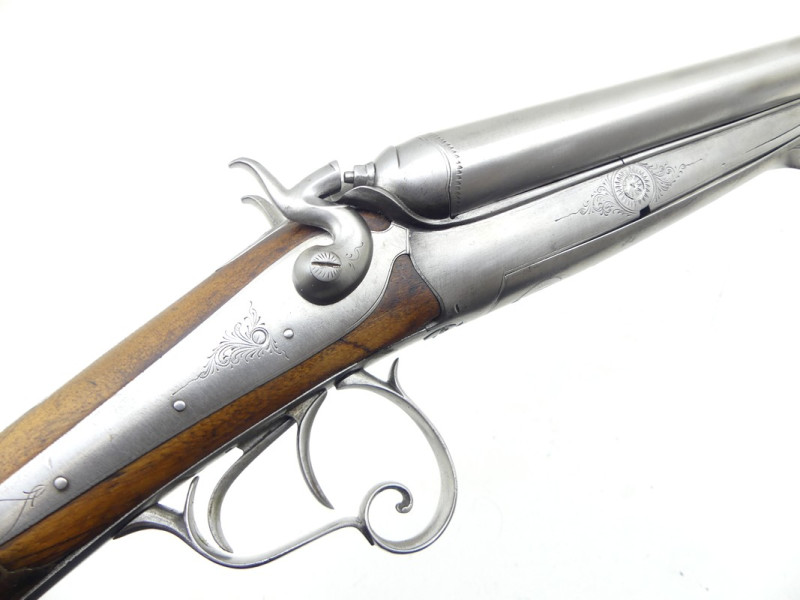 FUSIL DE CHASSE JUXTAPOSE A CHIENS TYPE COACH GUN.