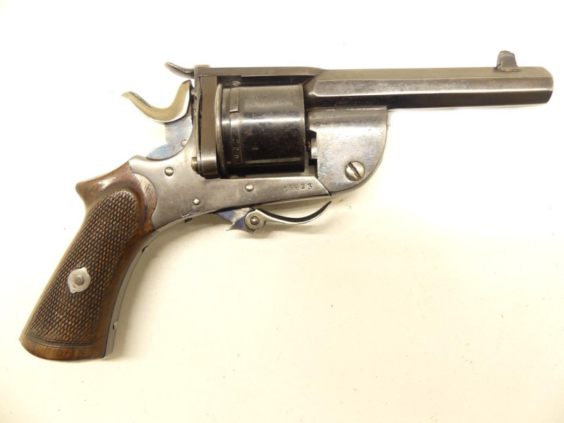 REVOLVER BABY LEVAUX.