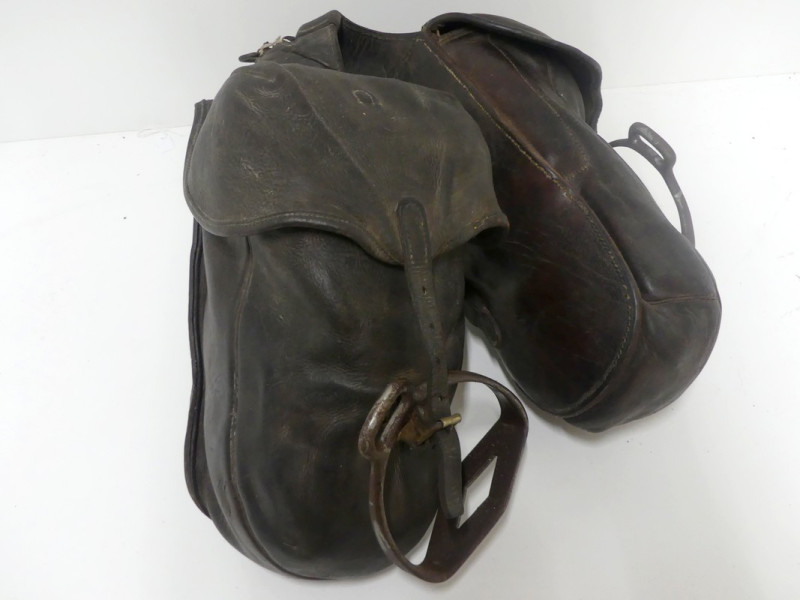PAIRE DE FONTES DE CAVALERIE FRANCAISE MODELE 1874. PAIRE DE FONTES DE CAVALERIE FRANCAISE MODELE 1874.