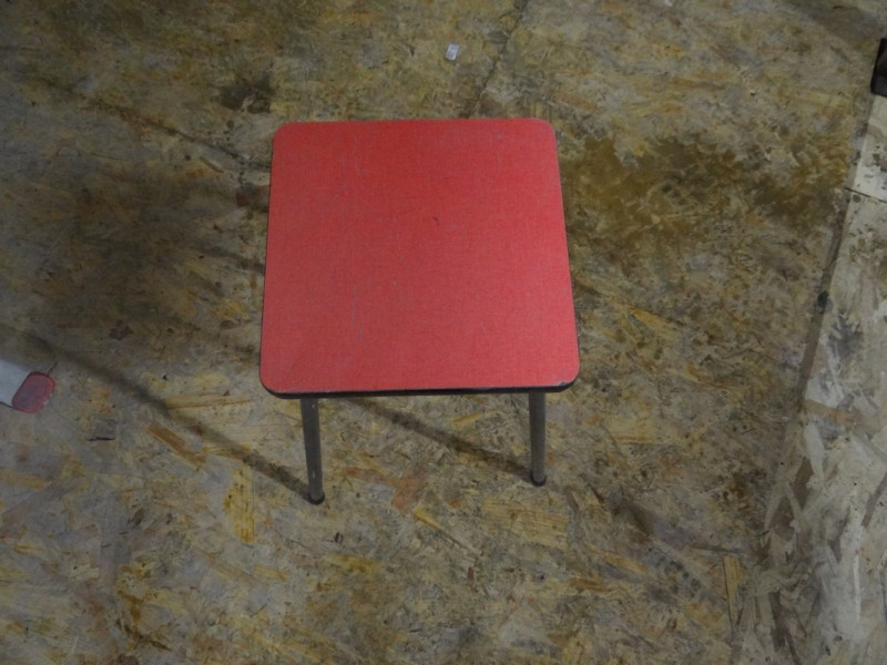 TABOURET VINTAGE ROUGE EN FORMICA