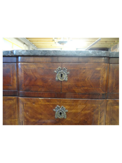 COMMODE STYLE TRANSITION...