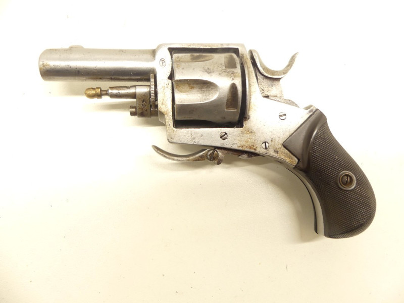 REVOLVER BRITISH BULLDOG. REVOLVER BRITISH BULLDOG.