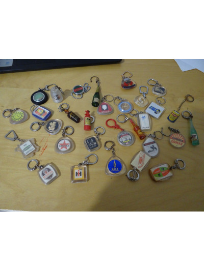 LOT DE 30 PORTE CLEFS...