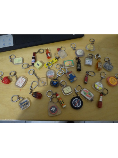 LOT DE 30 PORTE CLEFS...