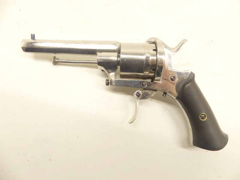 REVOLVER A BROCHE TYPE LEFAUCHEUX. REVOLVER A BROCHE TYPE LEFAUCHEUX.
