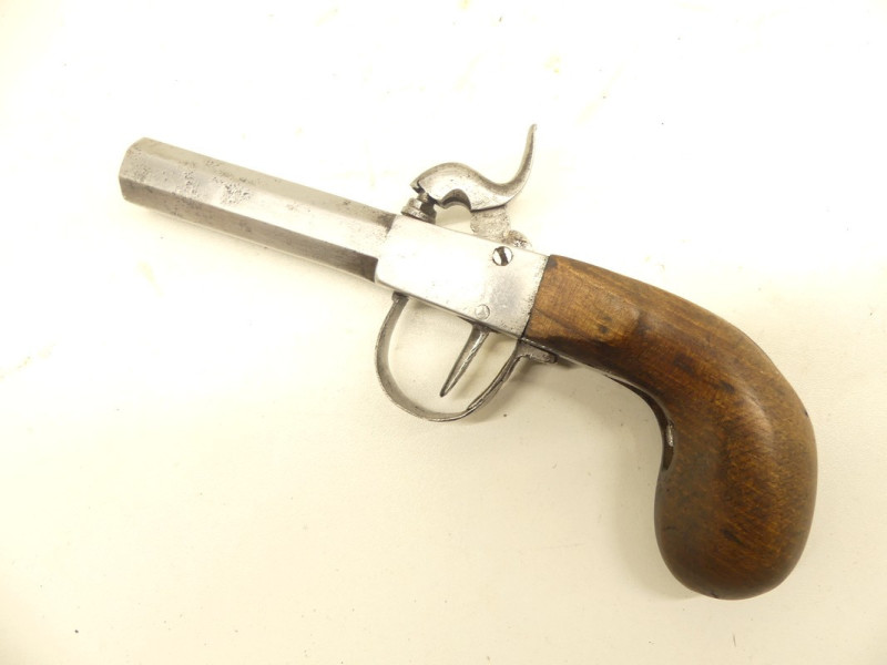 PISTOLET DE POCHE A PERCUSSION XIXe. PISTOLET DE POCHE A PERCUSSION XIXe.