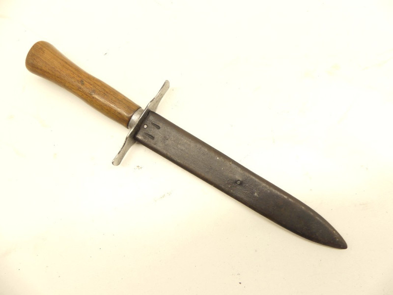 COUTEAU DE COMBAT LE VENGEUR. COUTEAU DE COMBAT LE VENGEUR.
