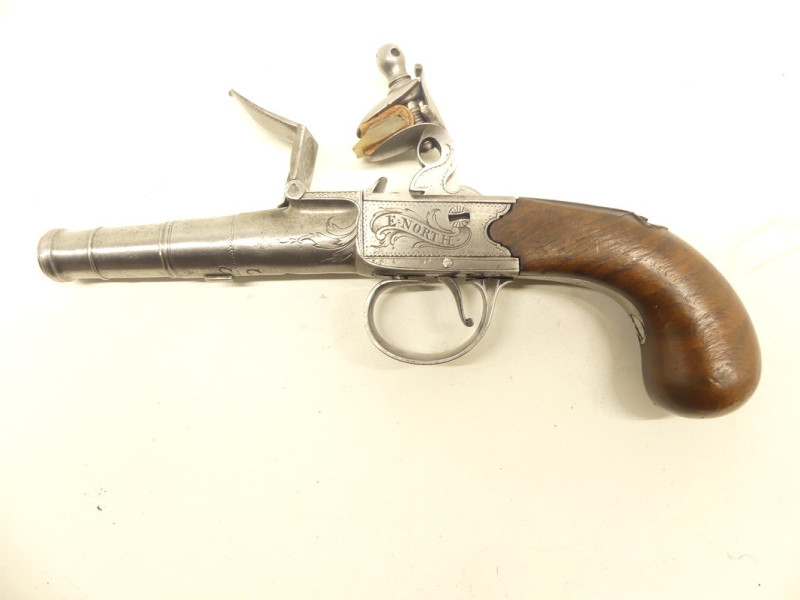 PISTOLET DE POCHE ANGLAIS TYPE QUEEN ANN XVIIIe.